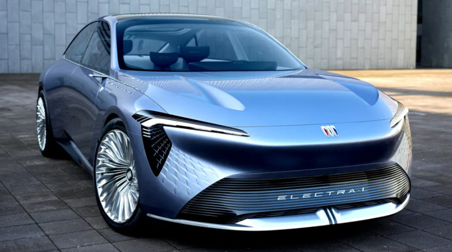 SUV доигрались с ценами: молодежь выбирает седаны