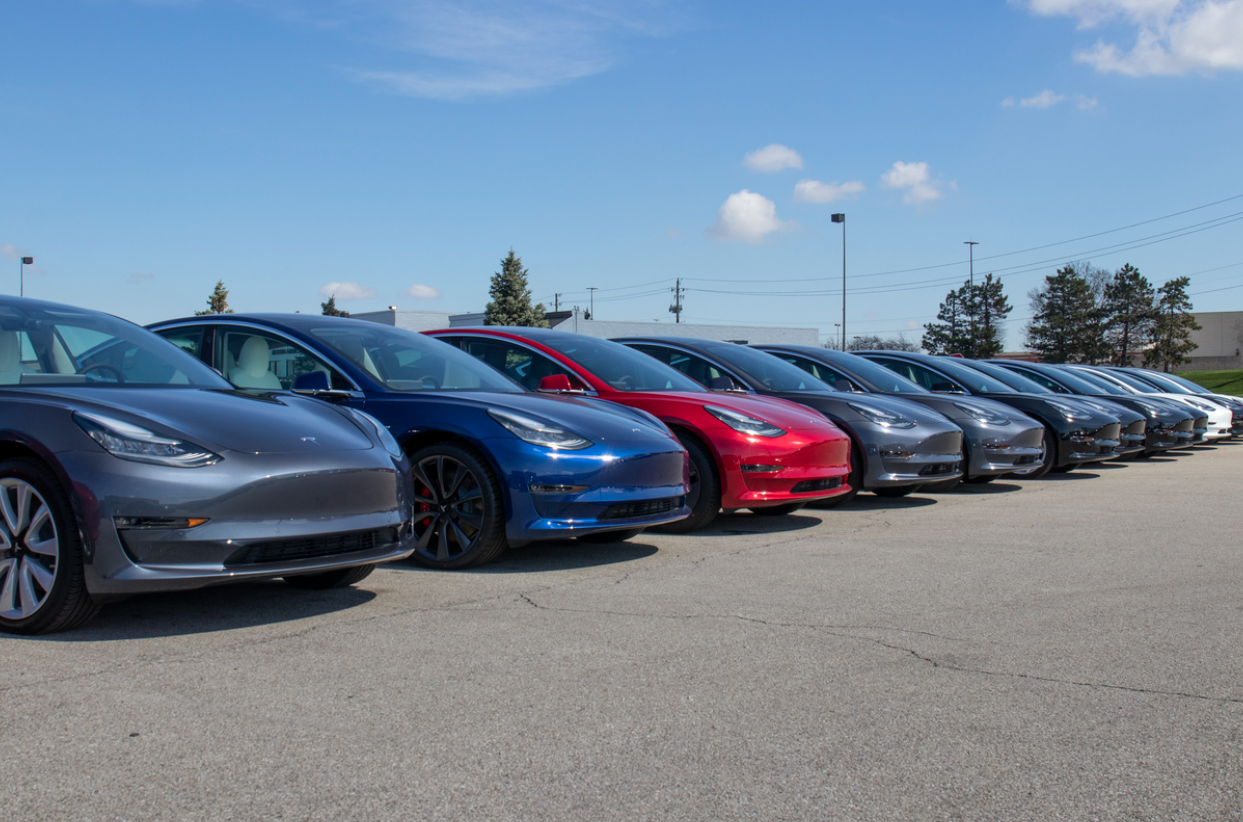 EV-ажиотаж: в США разметают Tesla с пробегом