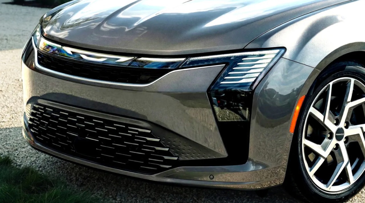 Chrysler вернет седан. Но не тот, по которому ты скучаешь