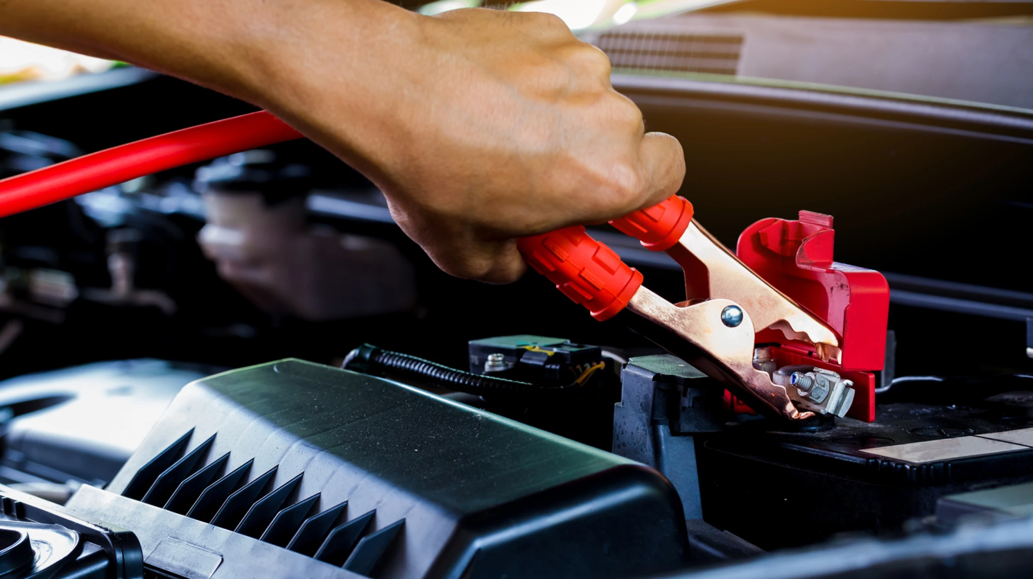 Как правильно «прикурить» авто: оживляем батарею