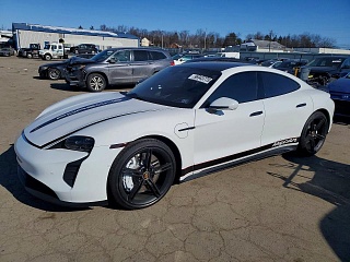 PORSCHE TAYCAN GTS 2022