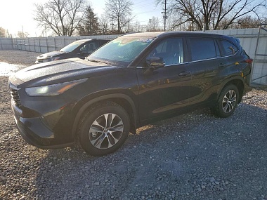 TOYOTA HIGHLANDER XLE 2026