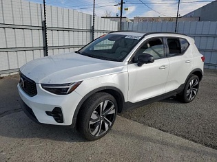 VOLVO XC40 ULTIMATE 2024