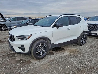 VOLVO XC40 CORE 2024