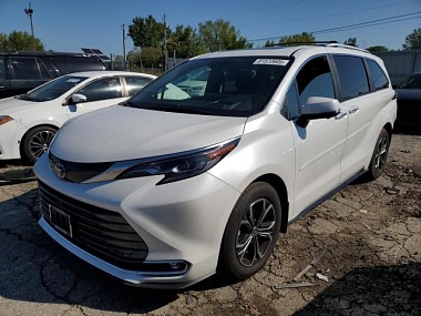 TOYOTA SIENNA LIMITED 2025