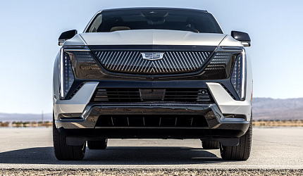 Cadillac чистит шильдики: больше никаких «900» и «1000»