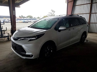 Toyota Sienna XLE 2025