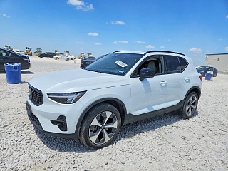 VOLVO XC40 PLUS 2023