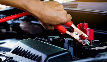 Как правильно «прикурить» авто: оживляем батарею