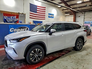 TOYOTA HIGHLANDER XLE 2023