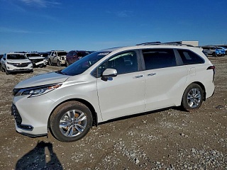 TOYOTA SIENNA 2025