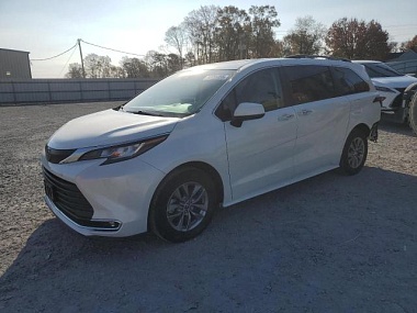 TOYOTA SIENNA XLE 8-PASSENGER 2022
