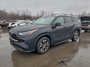 TOYOTA HIGHLANDER XLE 2021