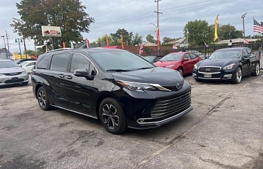 TOYOTA SIENNA LIMITED 2025