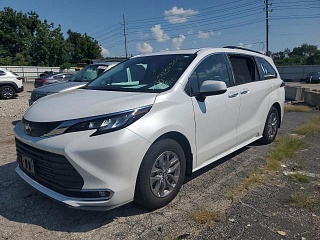 TOYOTA SIENNA XLE 2023